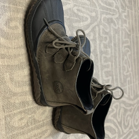 Sorel waterproof boots - Picture 3 of 5